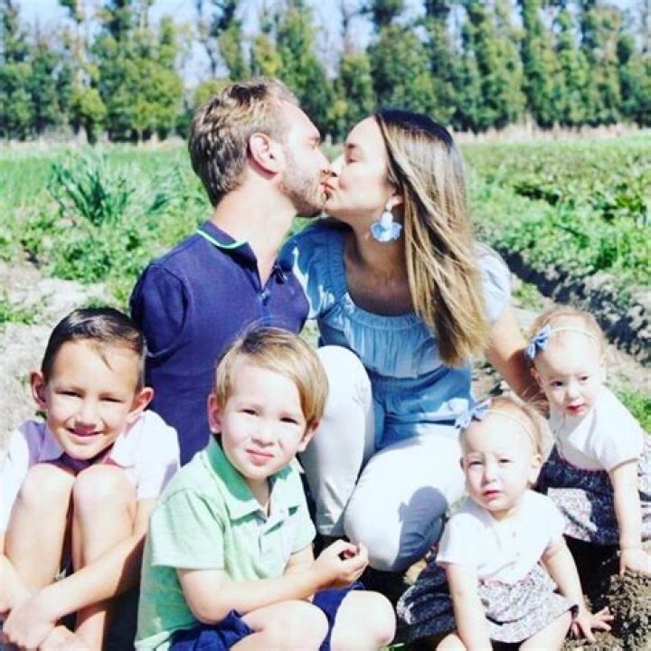 A Detailed Look At Nick Vujicic’s Family With Wife and Four Kids