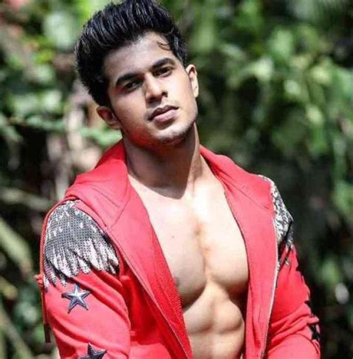 
Aadil Aslam Height, Weight, Net Worth, Age, Birthday, Wikipedia, Who, Nationality, Biography 