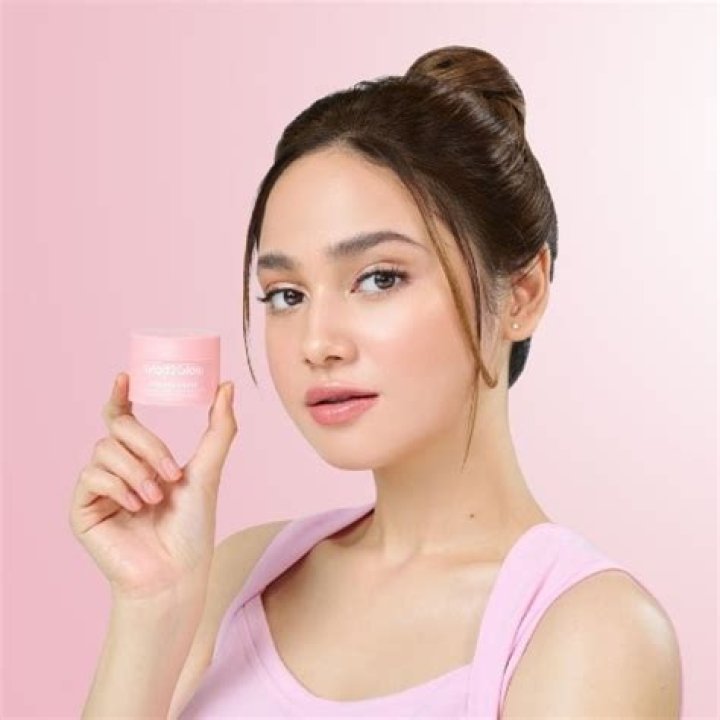 
Bella Becomes Beautiful Body Skincare Brand Ambassador; Flaunts Glowing Skin 