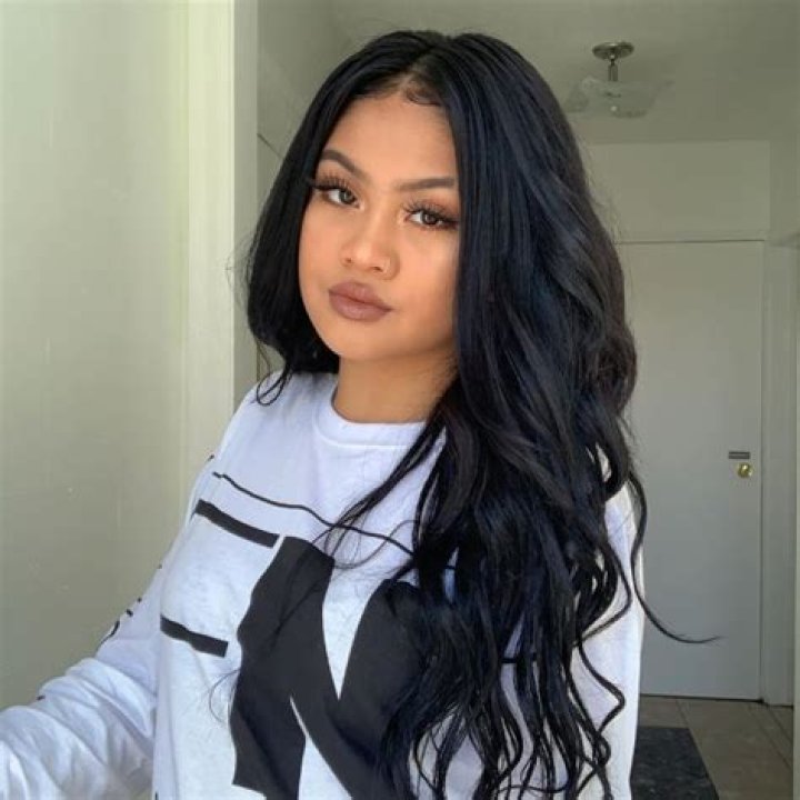 
Carly Sarah Height, Weight, Net Worth, Age, Birthday, Wikipedia, Who, Nationality, Biography 