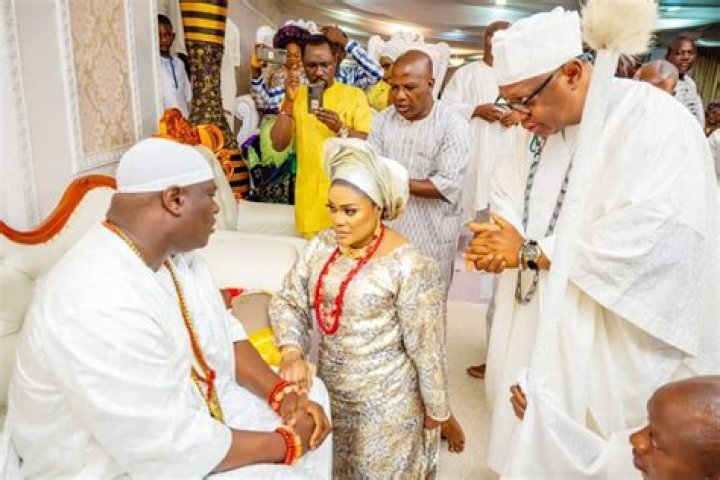 
Davido And His Fiancée Chioma, Meets Ooni Of Ife And His Wife, Olori Mariam 