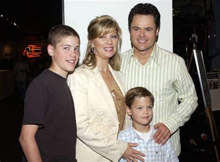 Donny Osmond is Married to Wife: Debbie Osmond. Kids: Clark, Brandon, Jeremy, Christopher, Joshua.