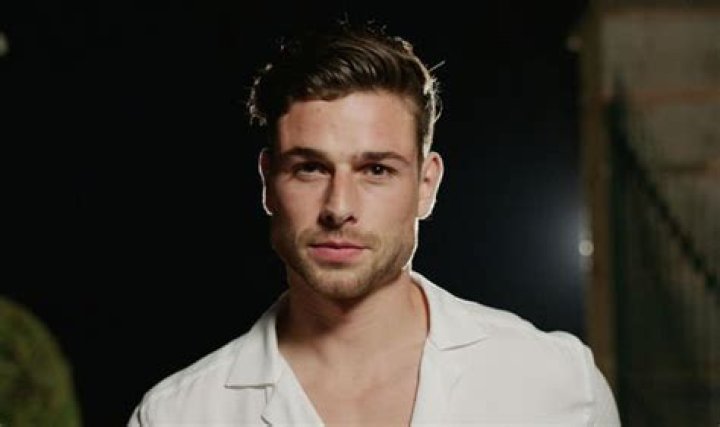 Find Out Who is Tom Walker Dating in 2020