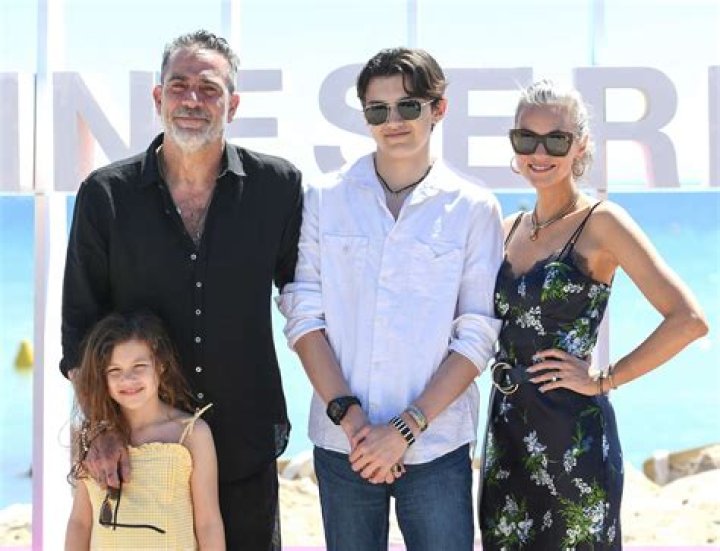 
Inside Jeffrey Dean Morgan’s Family with Wife, Son and Daughter 