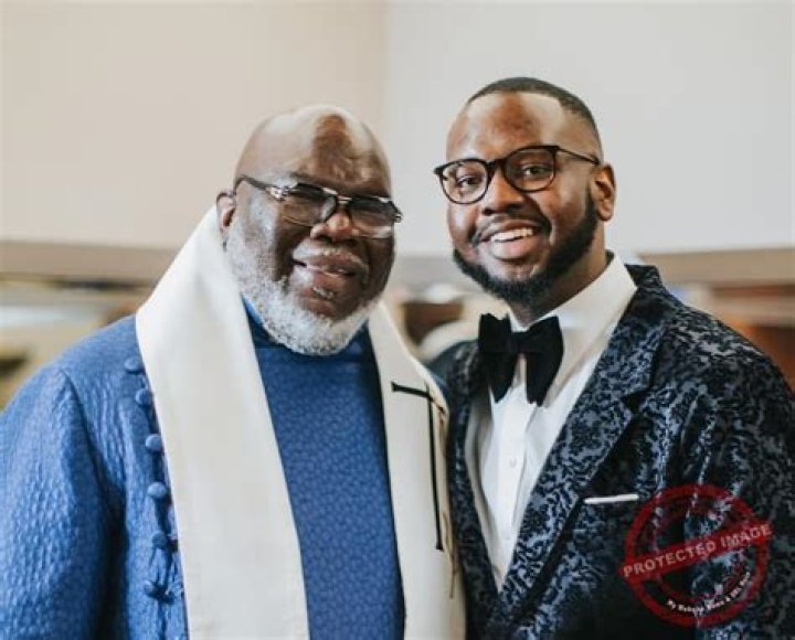 
Is Selma Blair Gay? Age, Height, Net Worth 