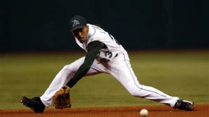 
Julio Lugo Height, Weight, Net Worth, Age, Birthday, Wikipedia, Who, Nationality, Biography 