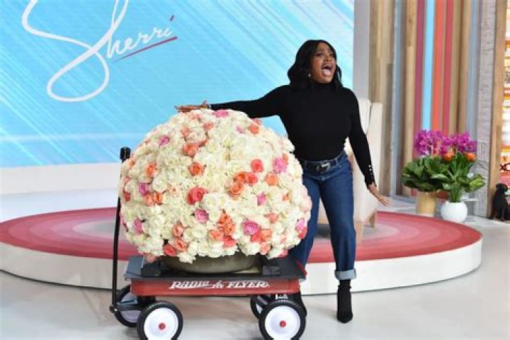 
Sherri Shepherd Reveals Oprah Sent Her Huge Flower Arrangement, Reenacts Iconic Red Wagon Moment 