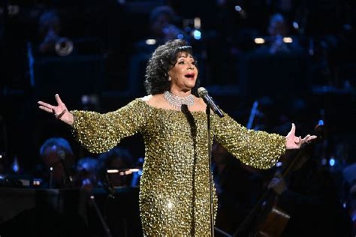 Shirley Bassey Height, Weight, Net Worth, Age, Birthday, Wikipedia, Who, Nationality, Biography