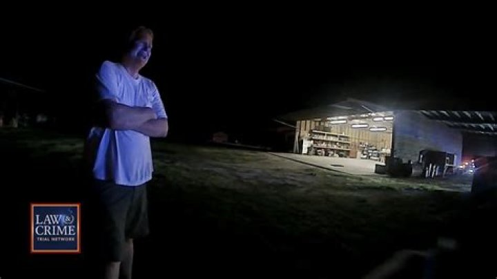 
WATCH: Bodycam footage shows Alex Murdaugh sobbing next to wife and son’s dead bodies 